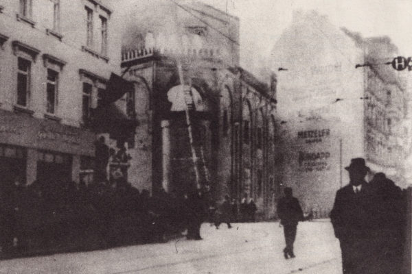 10.11.1938, brennende Synagoge. Gottschedstr.┬®stadtgesch. Museum Leipzig