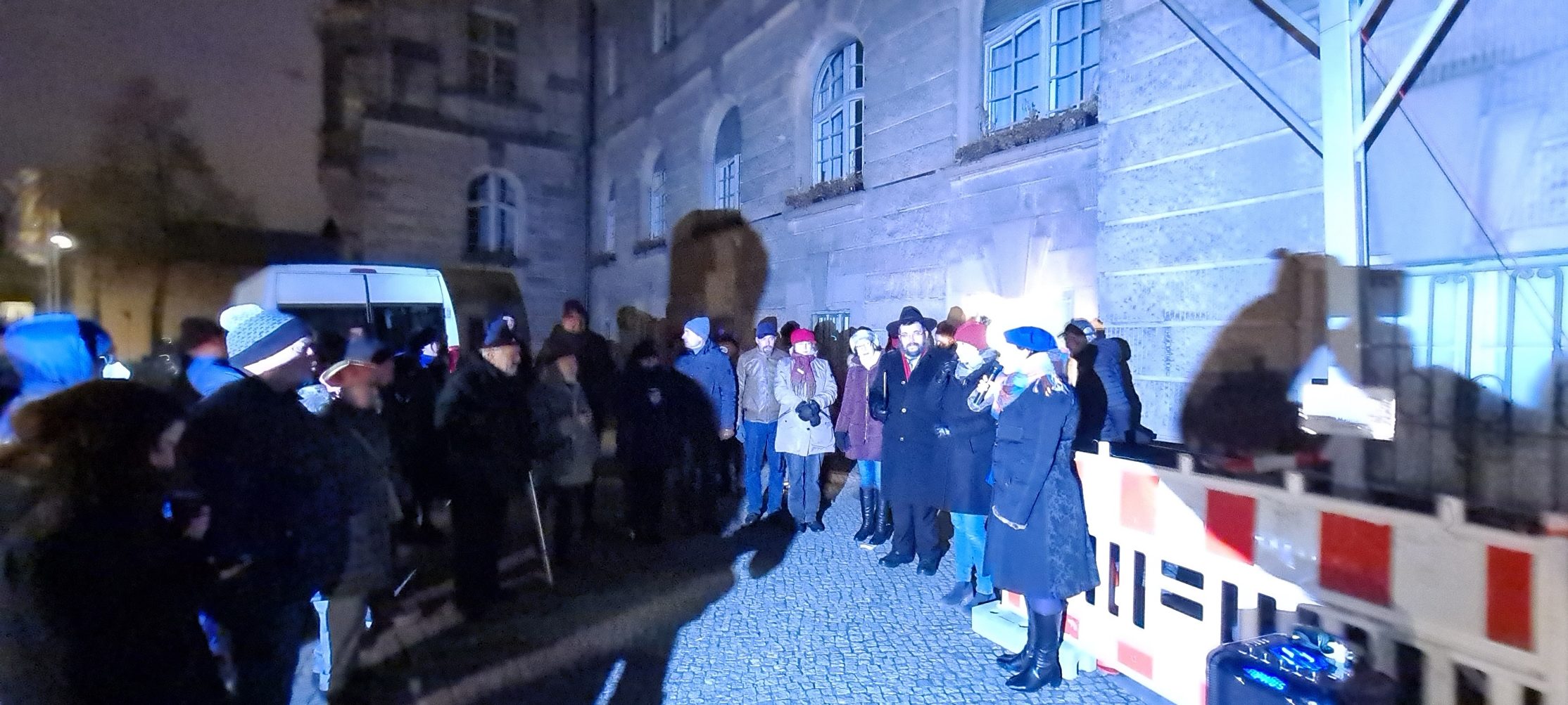 Traditionelles jüdisches Lichterfest – Chanukka-Leuchter werden entzündet