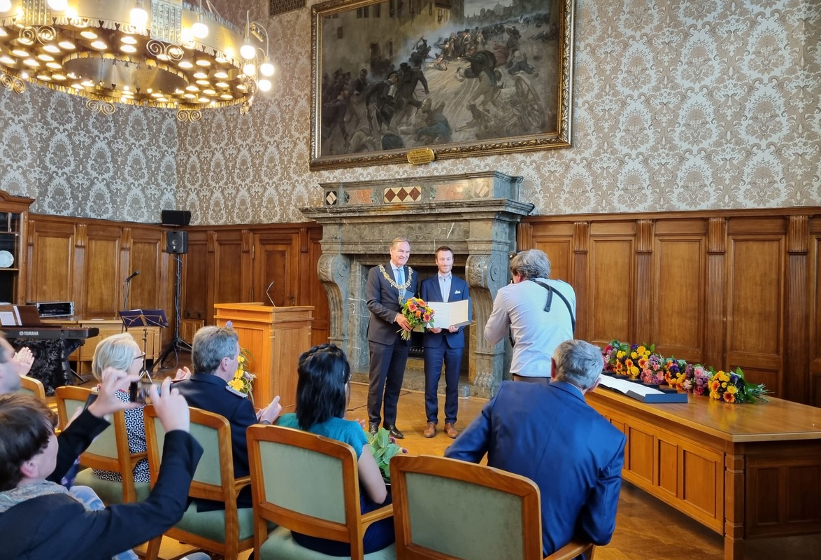Leipziger Oberbürgermeister verleiht Henry Lewkowitz Goldene Ehrennadel