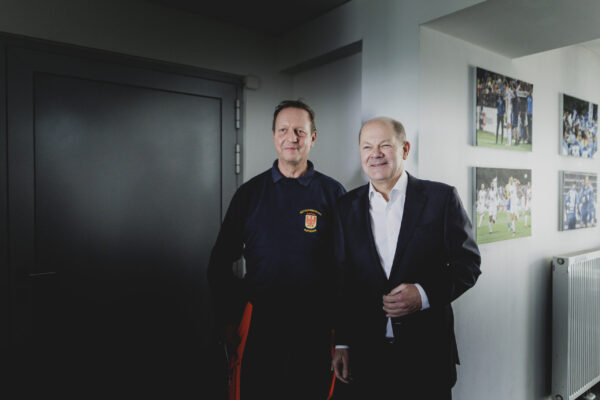 Olaf Scholz (SPD), Bundeskanzler, aufgenommen bei einem Treffen mit Vertretern des SV Babelsberg in Potsdam, 26.02.2024.