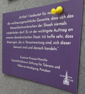 Bilderwand zu Artikel 1 GG - Detail