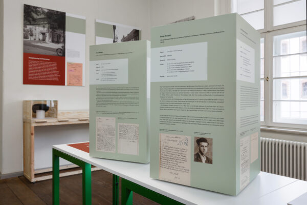 Biografien in der Sonderausstellung Er ist als Ausländer fluchtverdächtig